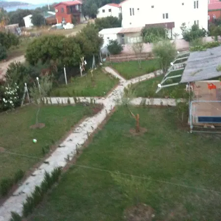 Ξενοδοχείο με διαμερίσματα Lara Apart *